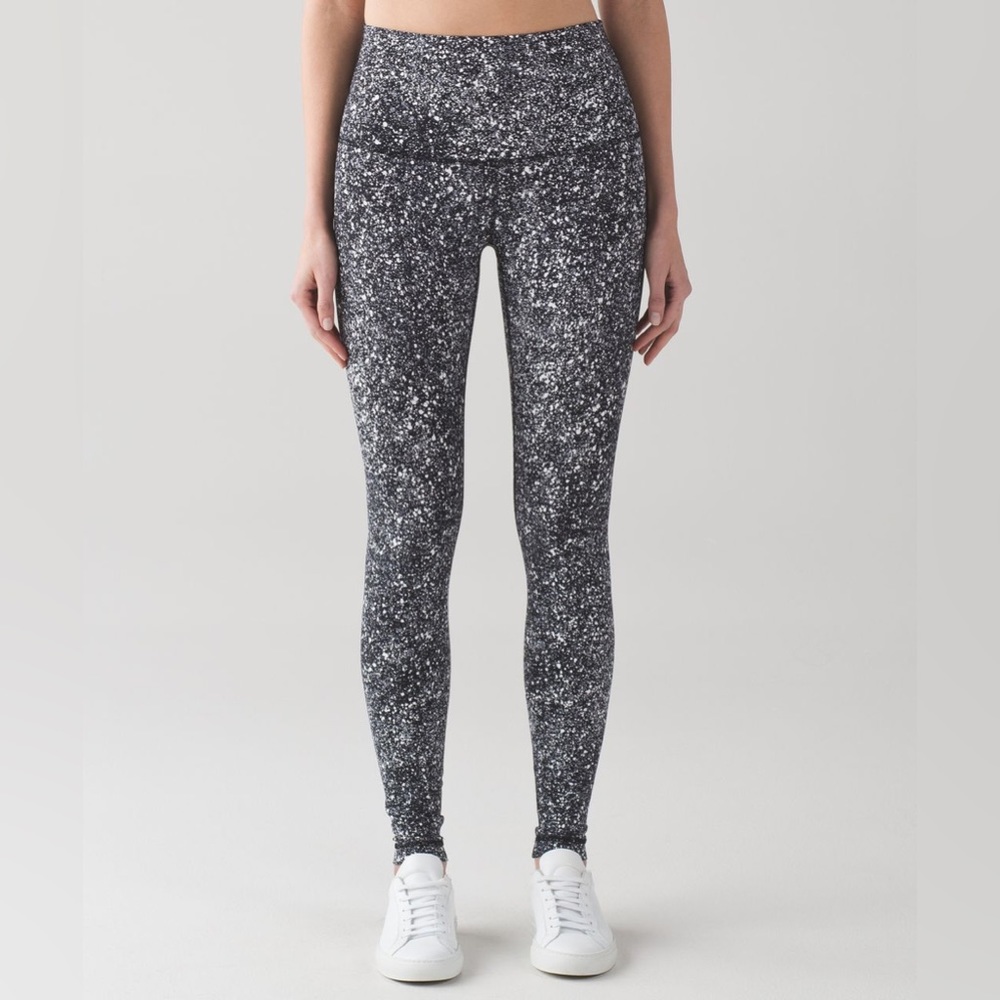 Lululemon Wunder Under Pant Women’s size 4 in Splatter White Black / Black